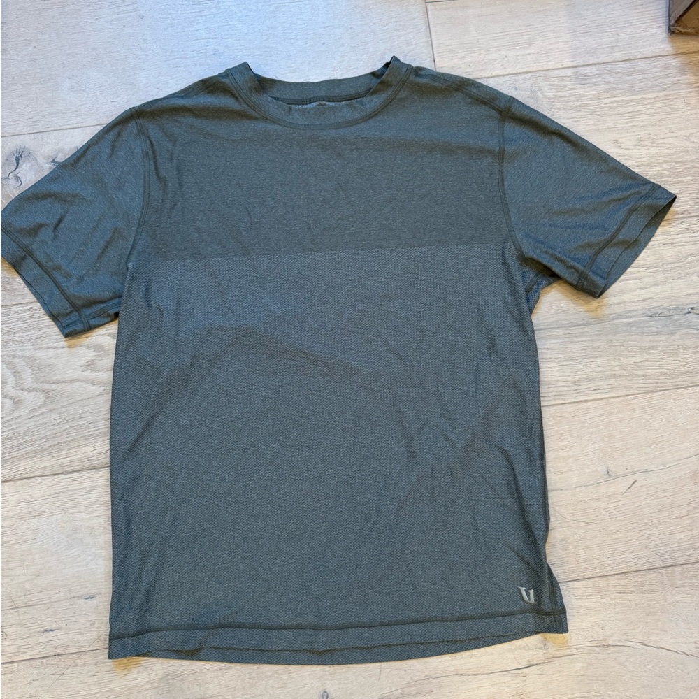 Vuori Men’s Workout top